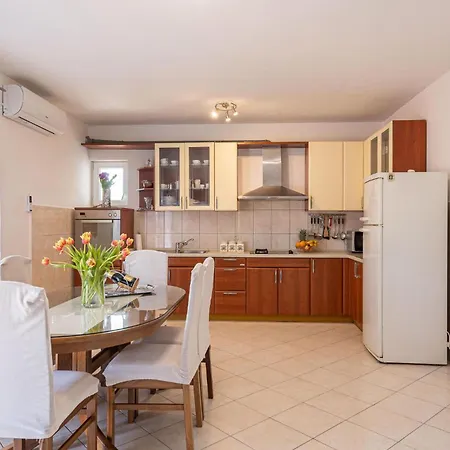 Gorgeous In With Wifi Holiday home Neoric
